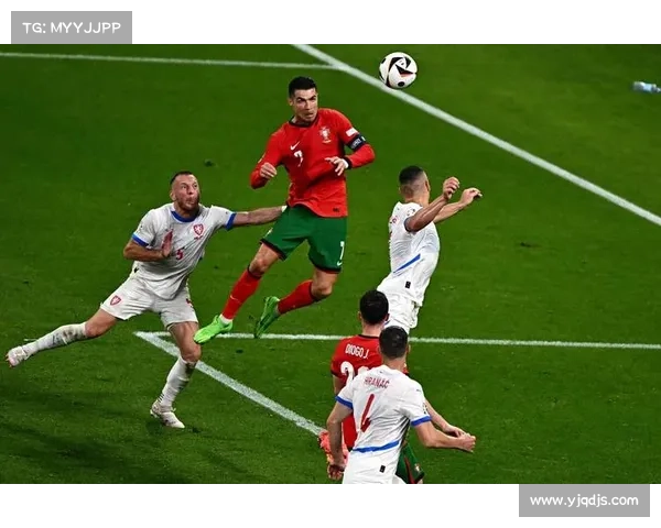 如何在欧洲杯赛场上制胜击败C罗的战术与技巧分析